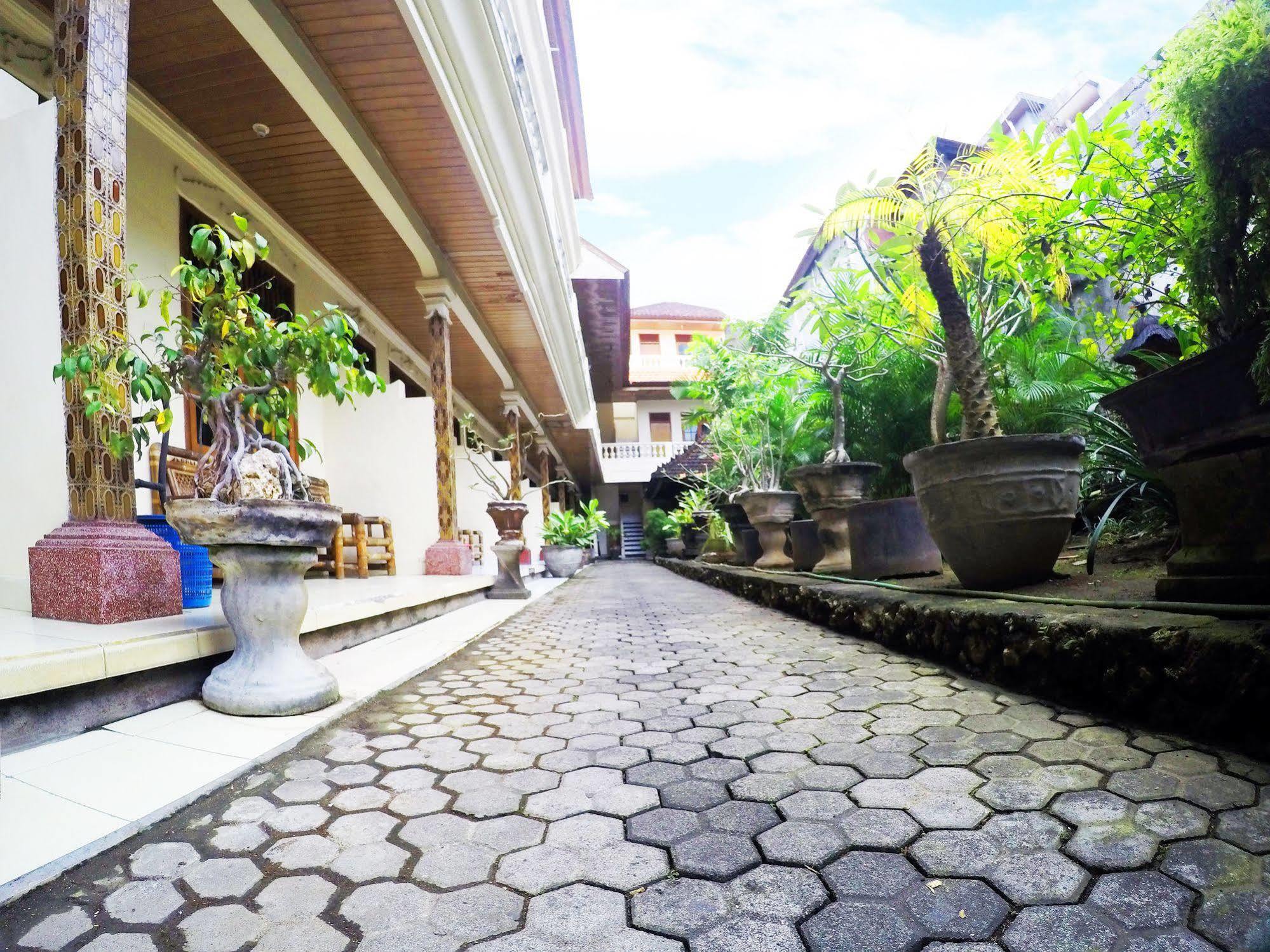 Bali Manik Beach Inn Кута Екстериор снимка