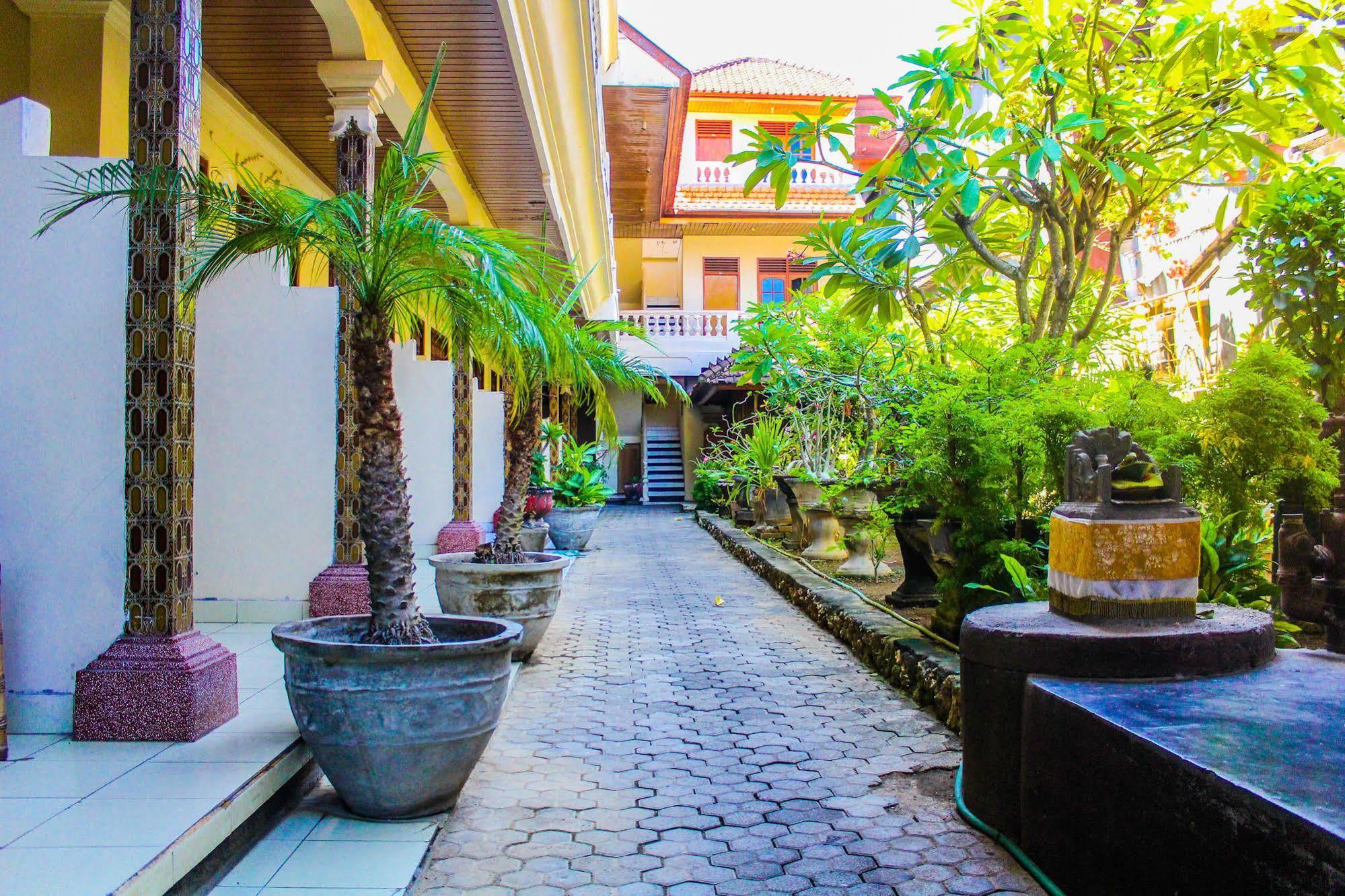 Bali Manik Beach Inn Кута Екстериор снимка
